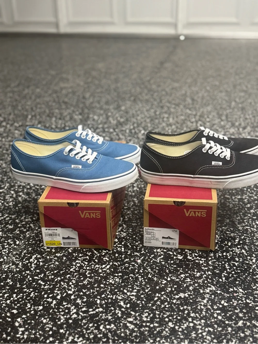 Vans Authentic Sz 10 Mens 2PAIRS